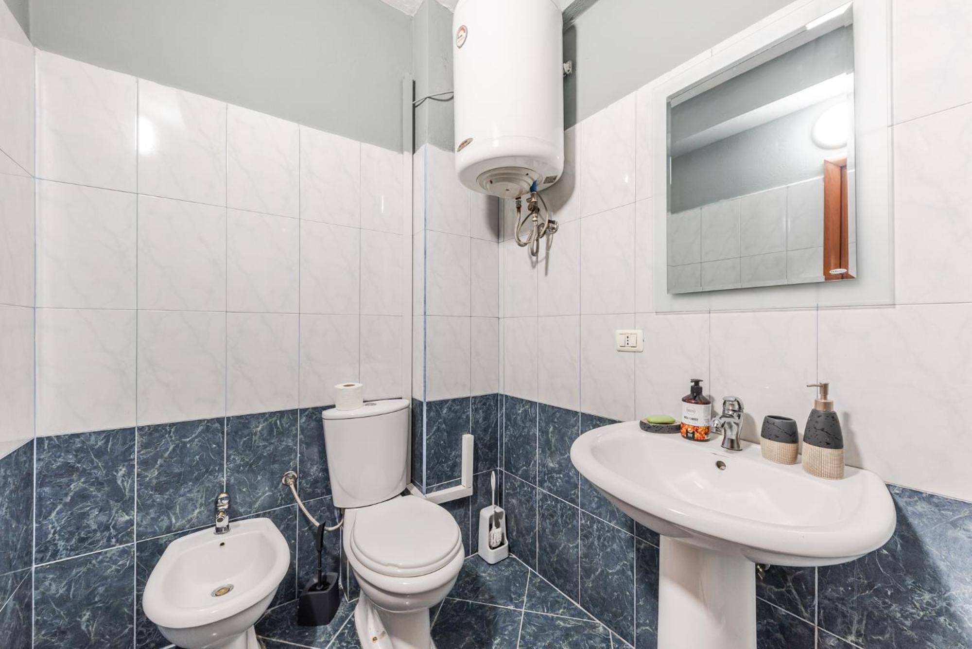 Sunny Central Apartment Durres Ngoại thất bức ảnh